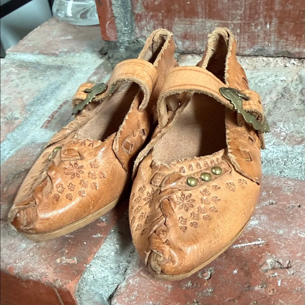 Polish Handcrafted Tan Leather kierpce folk Shoes